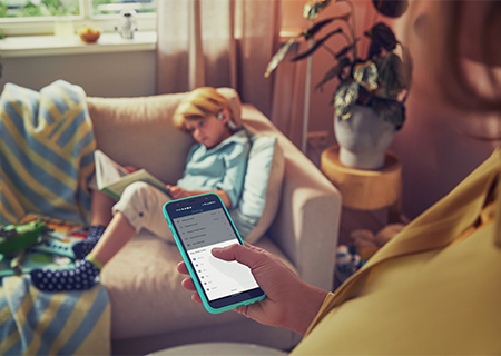 &Gamma;&omicron;&nu;έ&alpha;&sigmaf; &pi;&omicron;&upsilon; &epsilon;&lambda;έ&gamma;&chi;&epsilon;&iota; &tau;&alpha; &alpha;&kappa;&omicron;&upsilon;&sigma;&tau;&iota;&kappa;ά Philips &gamma;&iota;&alpha; &pi;&alpha;&iota;&delta;&iota;ά &mu;έ&sigma;&omega; &tau;&eta;&lambda;&epsilon;&phi;ώ&nu;&omicron;&upsilon;