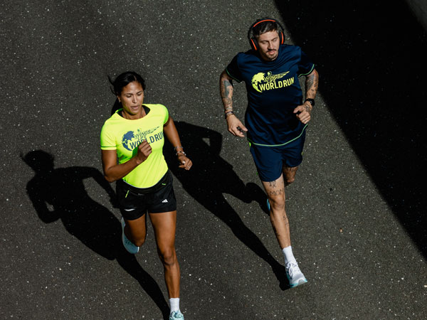 &Delta;ύ&omicron; &delta;&rho;&omicron;&mu;&epsilon;ί&sigmaf; &alpha;&gamma;&omega;&nu;ί&zeta;&omicron;&nu;&tau;&alpha;&iota; &nu;&alpha; &mu;&epsilon;ί&nu;&omicron;&upsilon;&nu; &mu;&pi;&rho;&omicron;&sigma;&tau;ά &alpha;&pi;ό &tau;&omicron; &alpha;&upsilon;&tau;&omicron;&kappa;ί&nu;&eta;&tau;&omicron; &lambda;ή&psi;&eta;&sigmaf;.